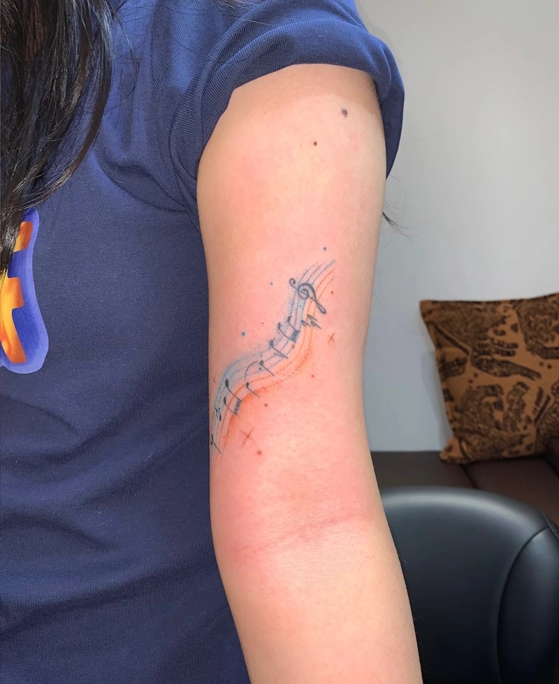 mẫu tattoo nốt nhạc đẹp màu sắc
