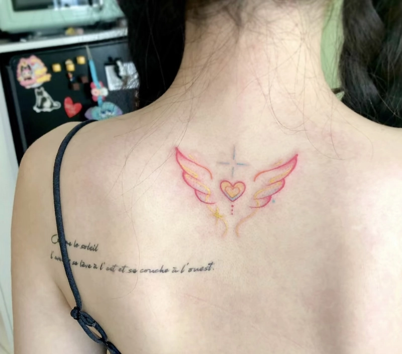 mẫu tattoo trái tim mini cánh màu hồng
