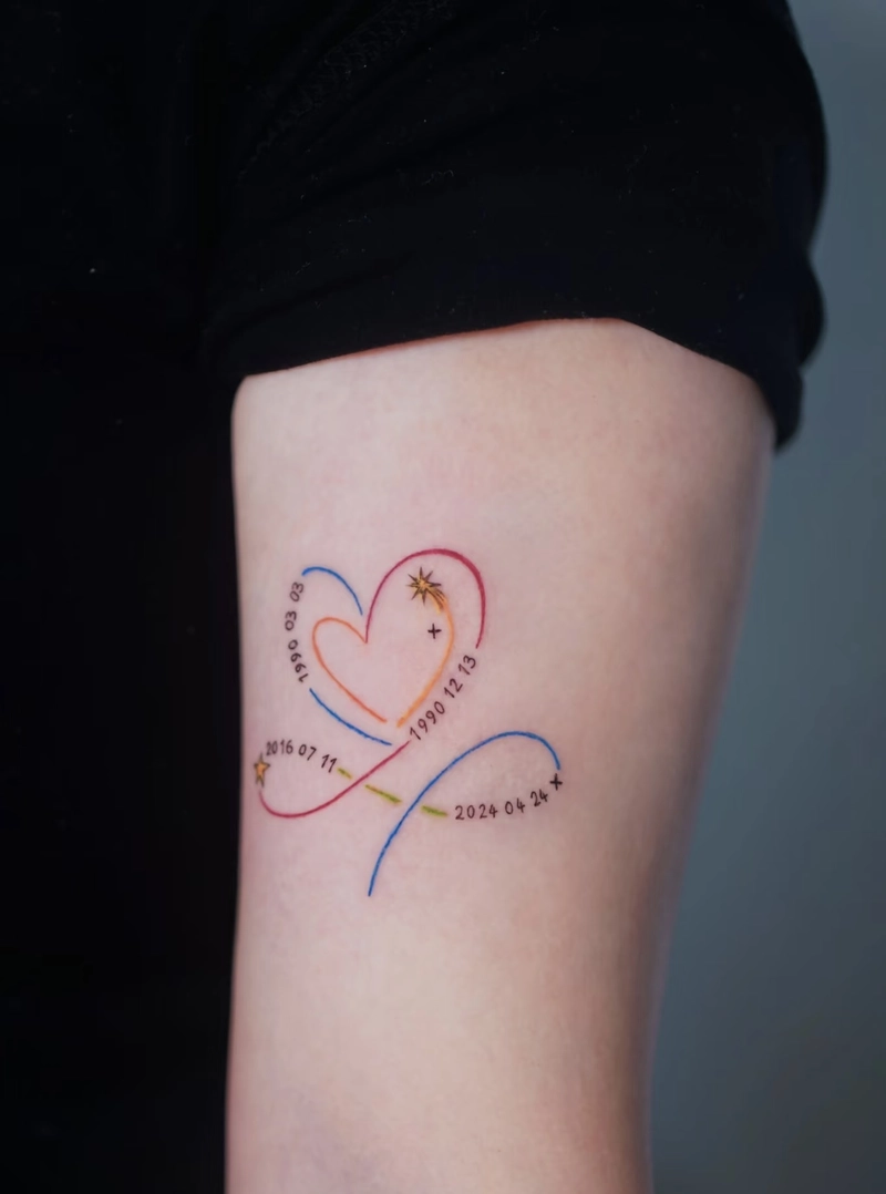 mẫu tattoo trái tim nghệ thuật phối chữ sau vai