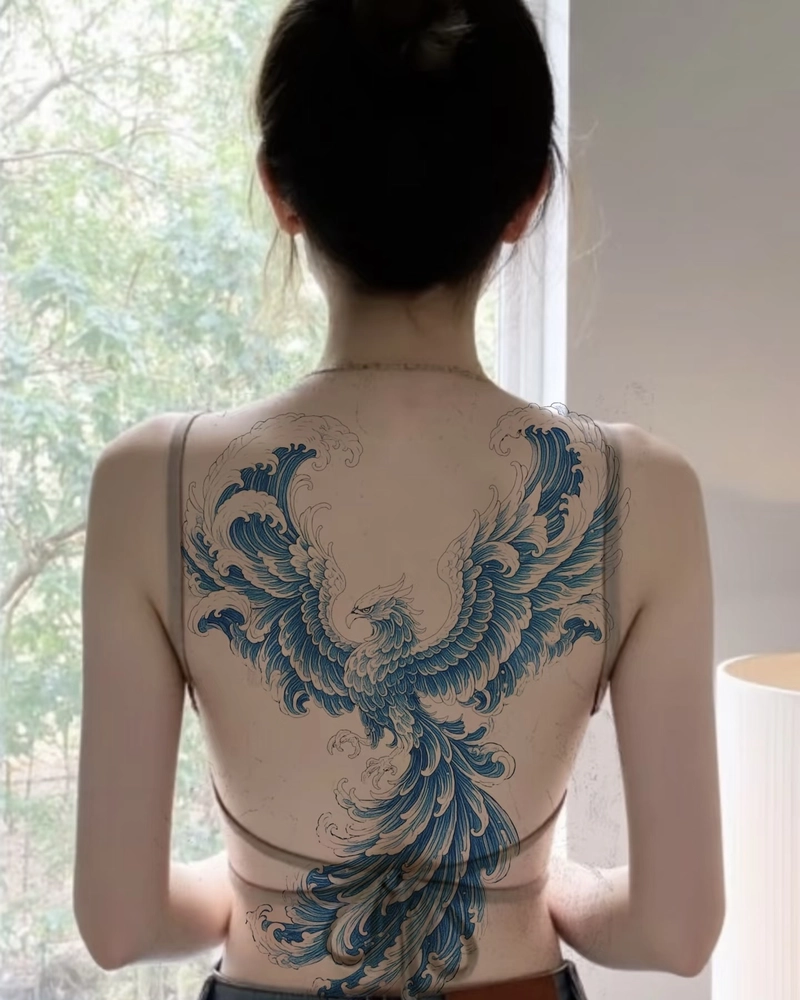 Ảnh hình xăm lưng nữ phong cách sáng tạo cuốn mắt
