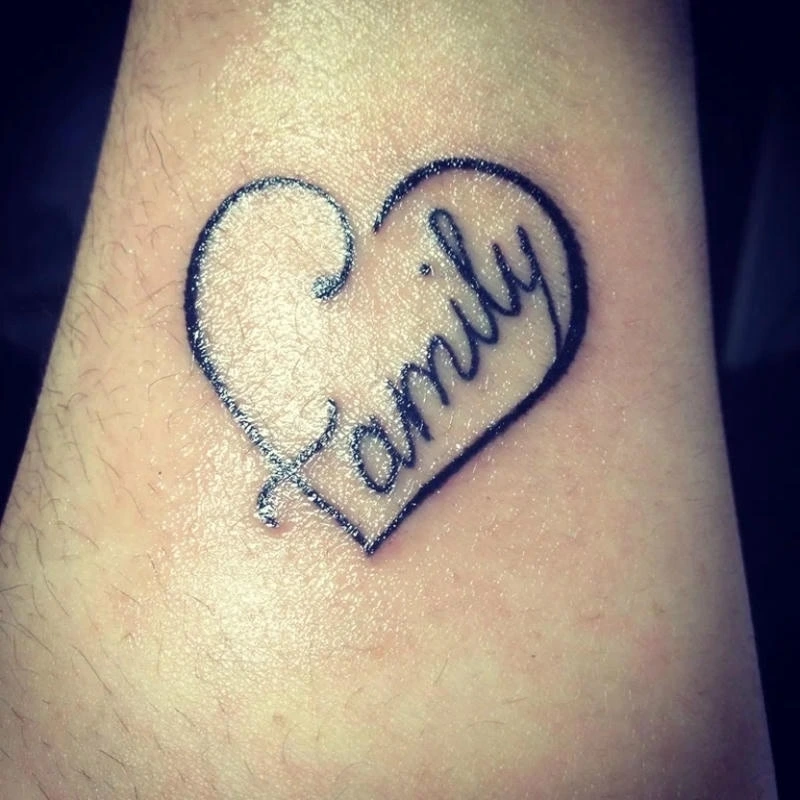Ảnh tattoo chữ family phù hợp người thích tattoo ý nghĩa