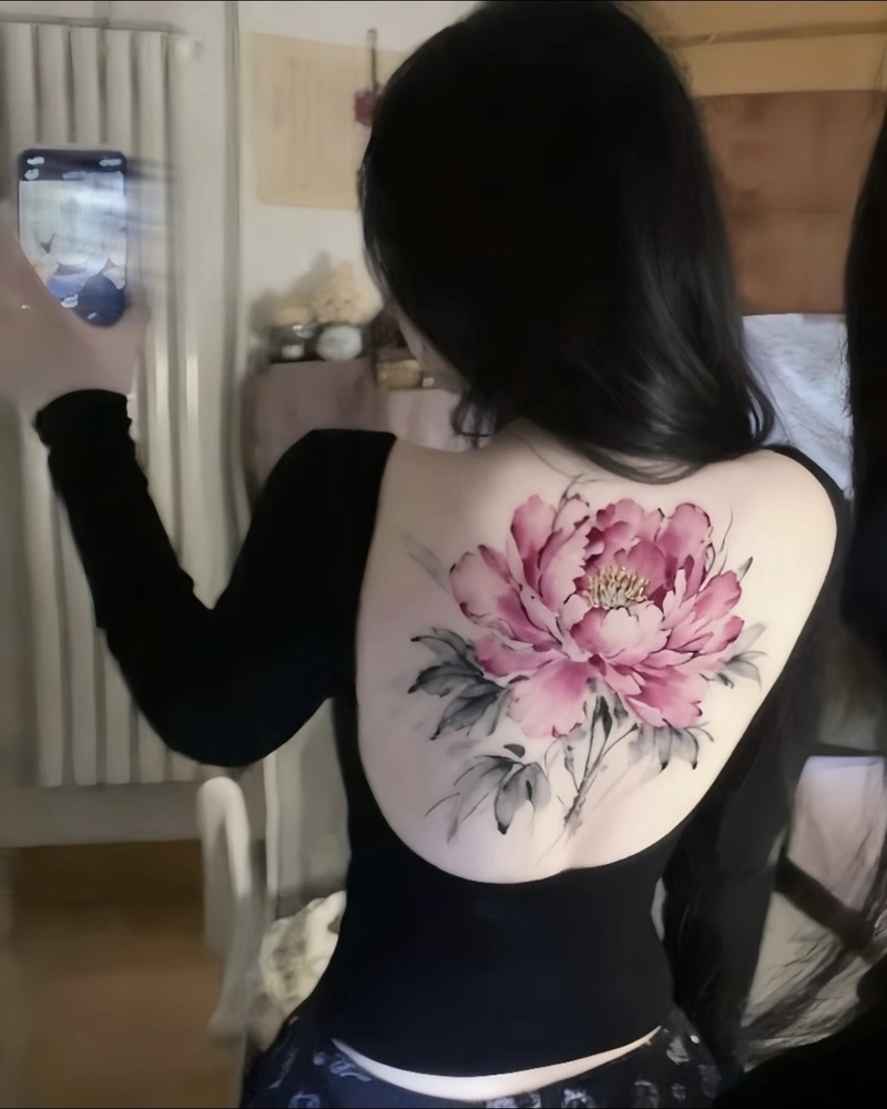 Ảnh tattoo full lưng nữ với phong cách thẩm mỹ hiện đại