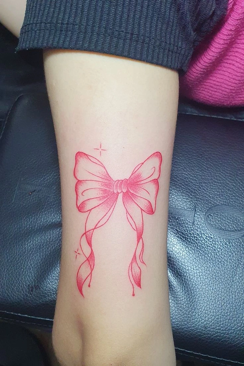 Ảnh xăm hình nơ mini hợp tattoo cổ tay nữ nhẹ nhàng