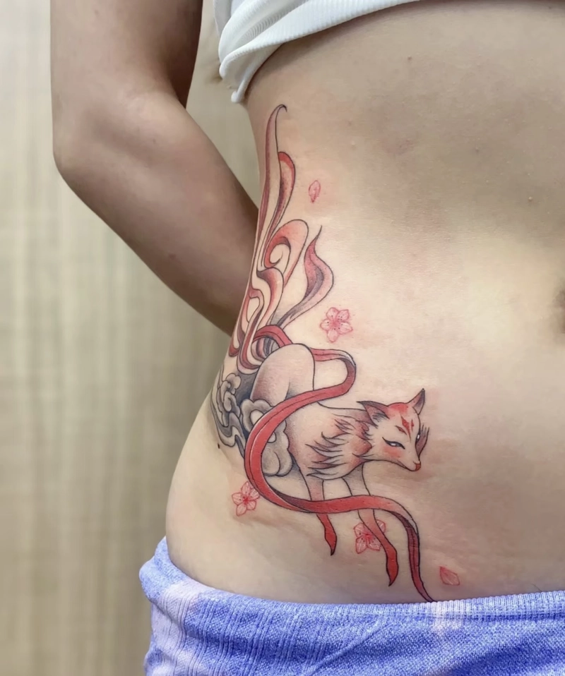 Bức ảnh hình xăm hồ ly 9 đuôi cho nữ mang vẻ thanh lịch