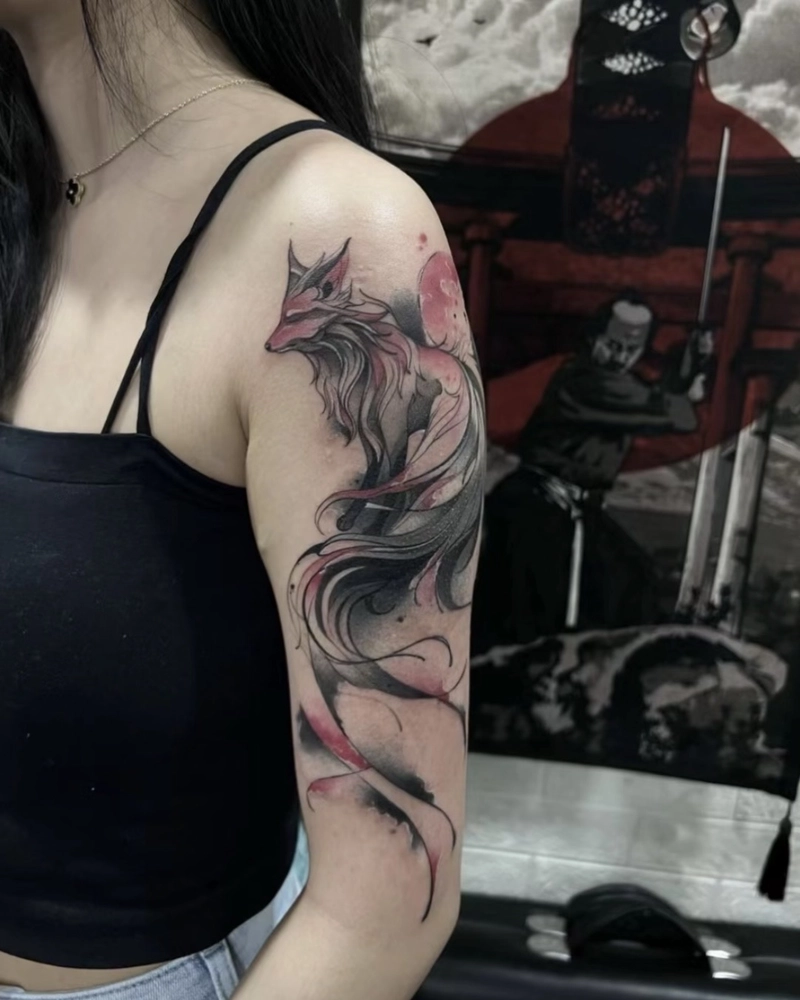 Bức ảnh hình xăm hồ ly 9 đuôi cho nữ tinh xảo
