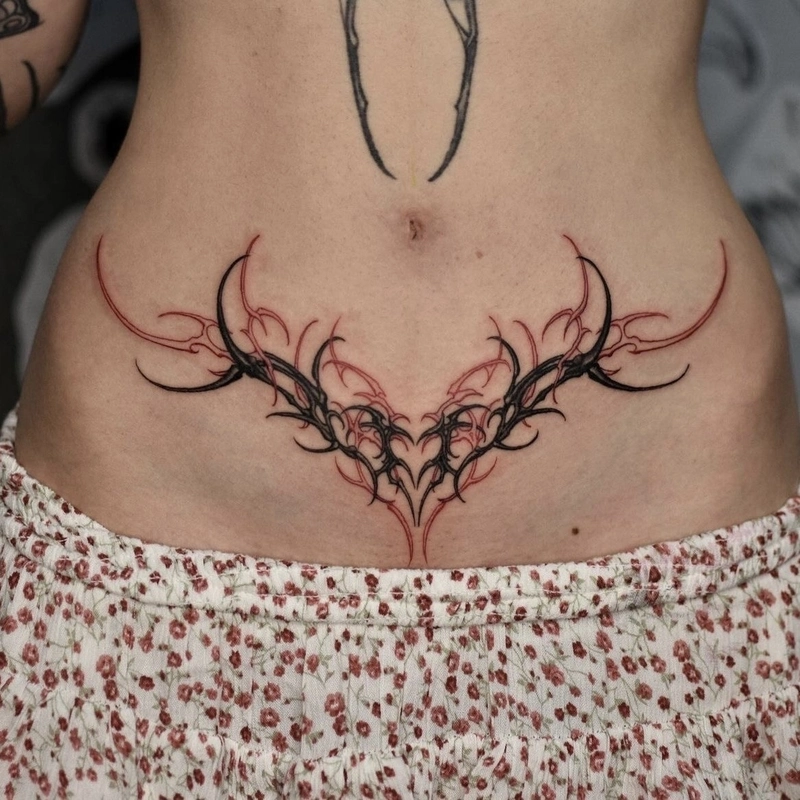 Bức ảnh hình xăm succubus với chi tiết tattoo nổi bật