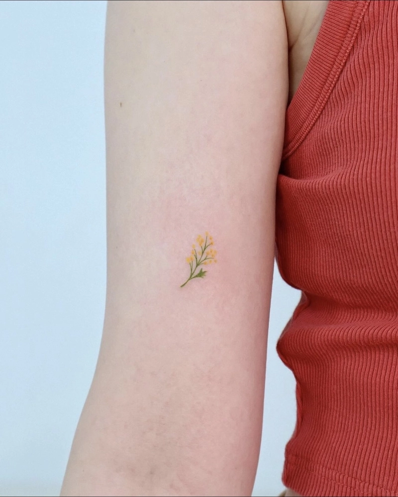 Bức hình hình xăm mini cho nữ với nét vẽ mềm mại