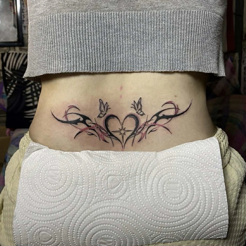 Bức hình hình xăm succubus cùng thần thái ma mị cuốn hút