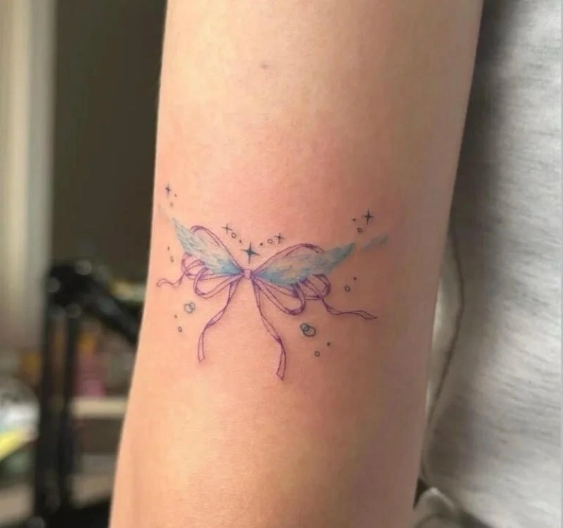 Chiêm ngưỡng tattoo nơ mini với nét xăm mềm mại cute