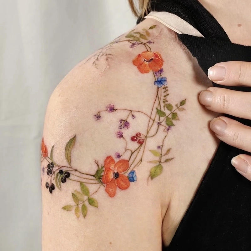 Hình ảnh hình xăm vai nữ với thiết kế đầy thẩm mỹ