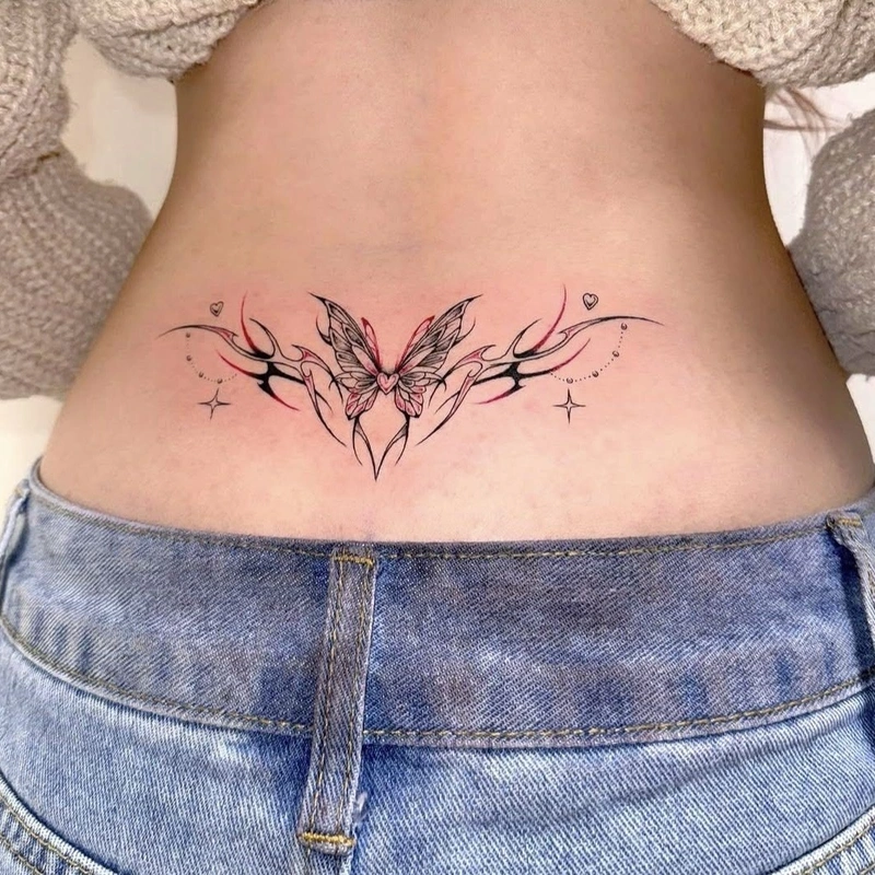Hình hình xăm succubus cùng ánh mắt sắc sảo cuốn hút