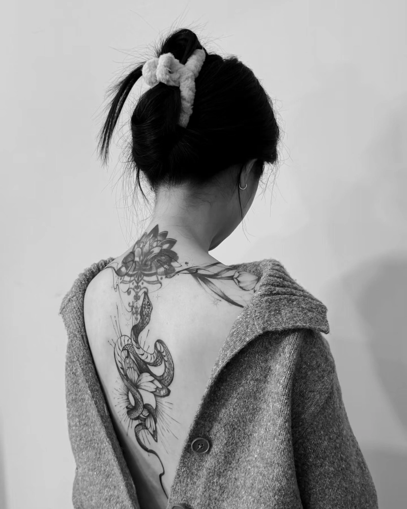 Hình xăm lưng nữ cùng chi tiết sáng tạo độc đáo