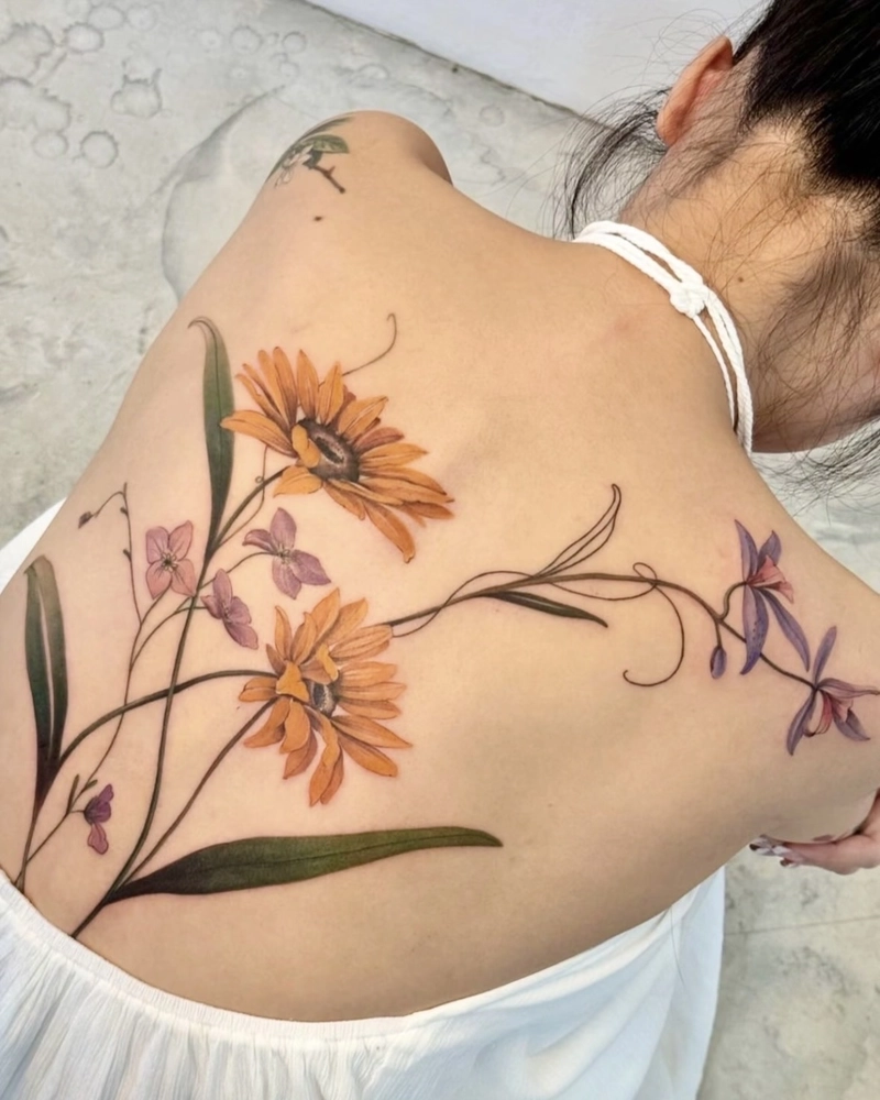 Hình xăm lưng nữ mang phong cách sáng tạo hiện đại