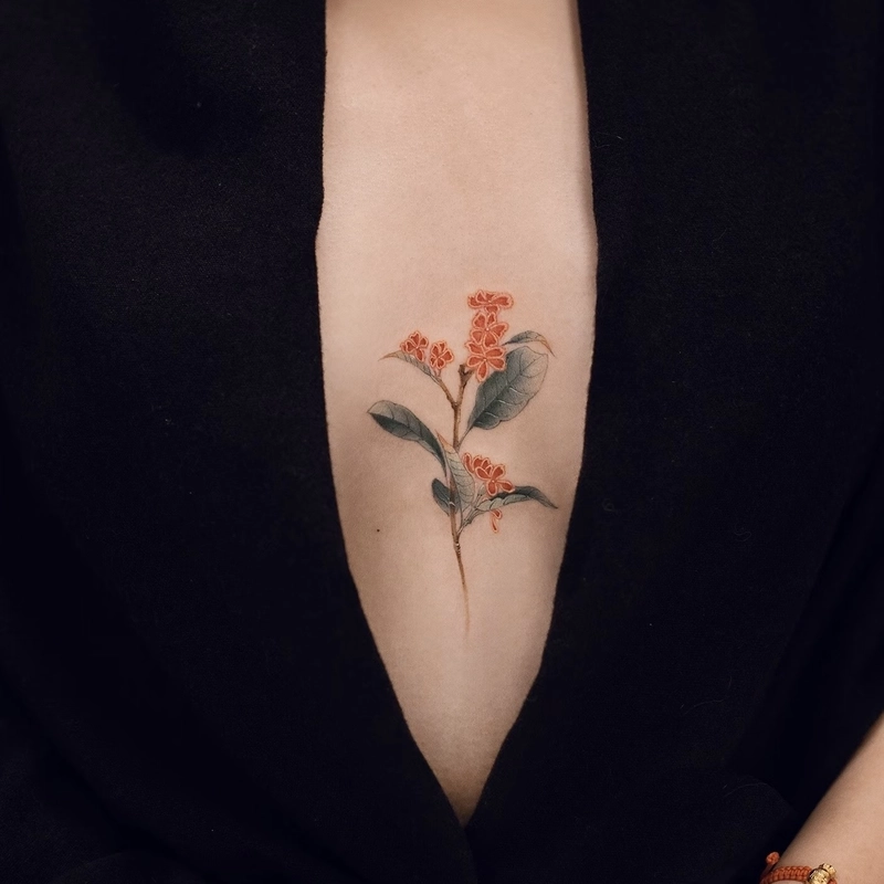 Hình xăm ở ngực cho nữ tạo điểm nhấn vùng cổ ngực