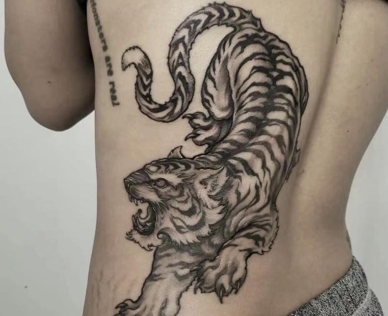 Kiểu hình xăm hổ xuống núi đẹp phong cách Nhật