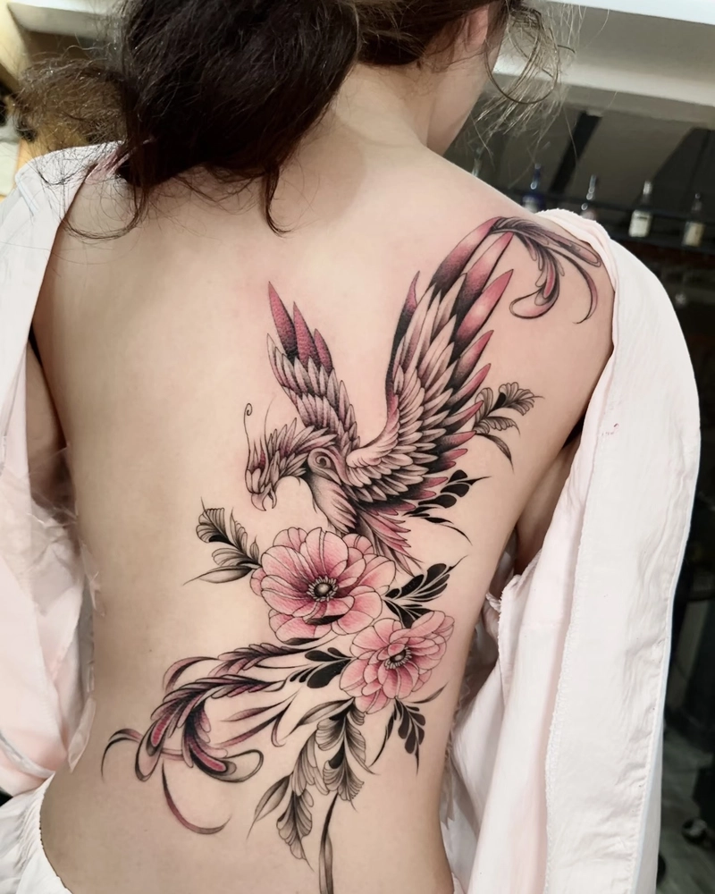 Mẫu hình xăm lưng nữ mang nét đẹp tinh tế tự nhiên