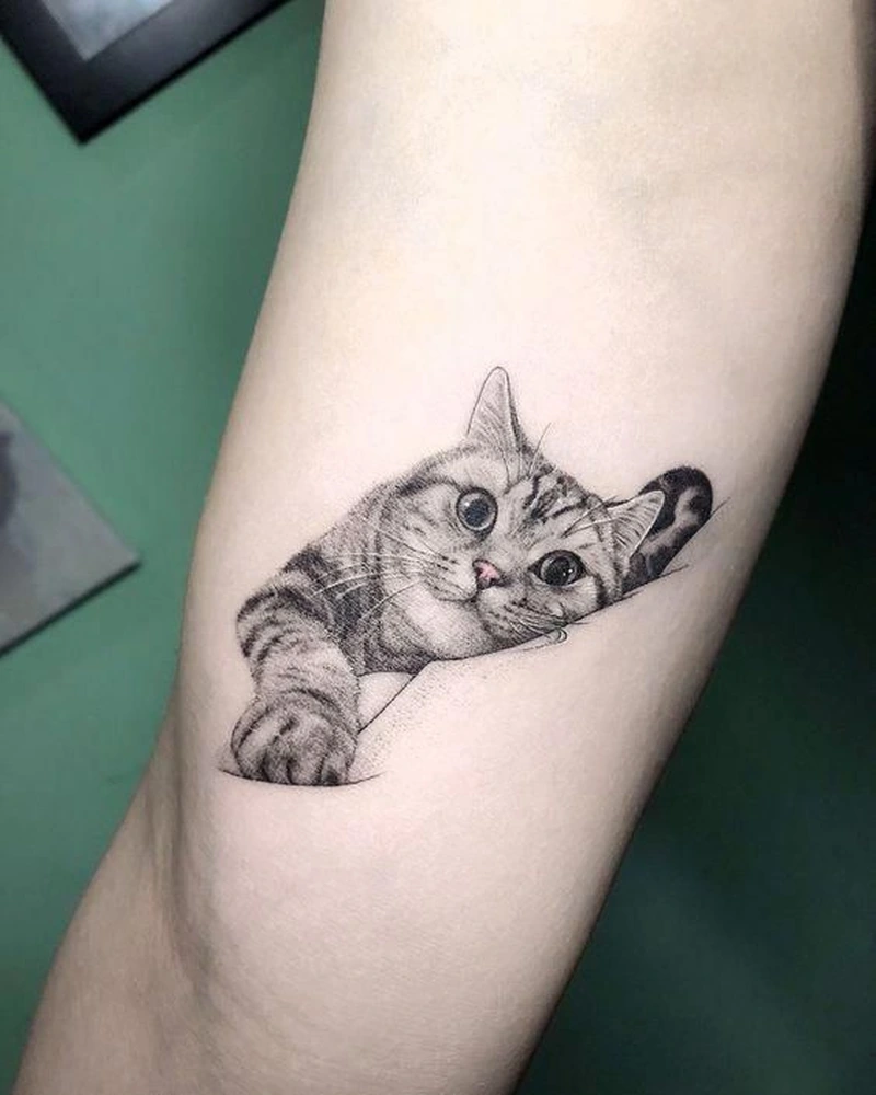 Nét xăm tối giản giúp tattoo mèo mini thêm nổi bật