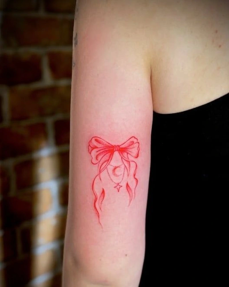 Ribbon tattoo nữ tính hợp phong cách nhẹ nhàng cute