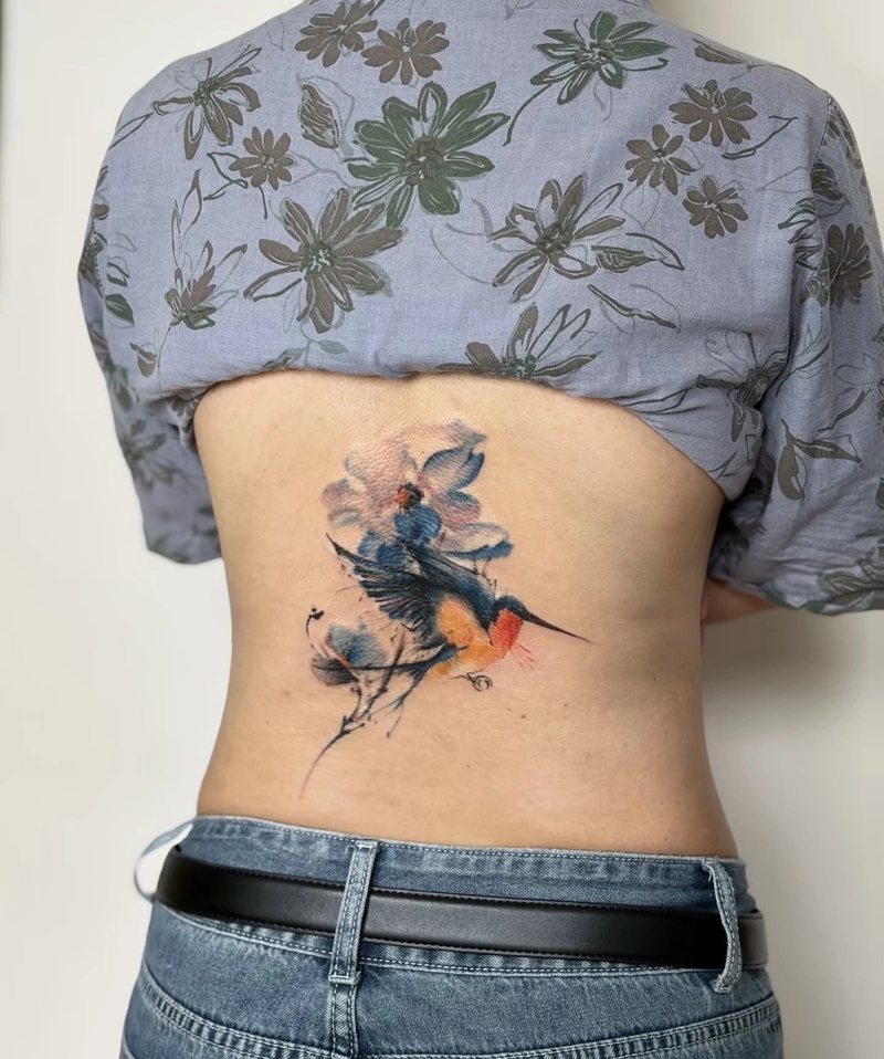 Tattoo full lưng nữ mang nét đẹp hài hòa cuốn mắt
