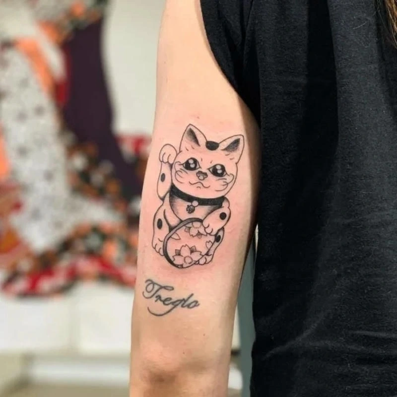 Xăm hình mèo mini cute hợp phong cách trẻ trung hiện đại