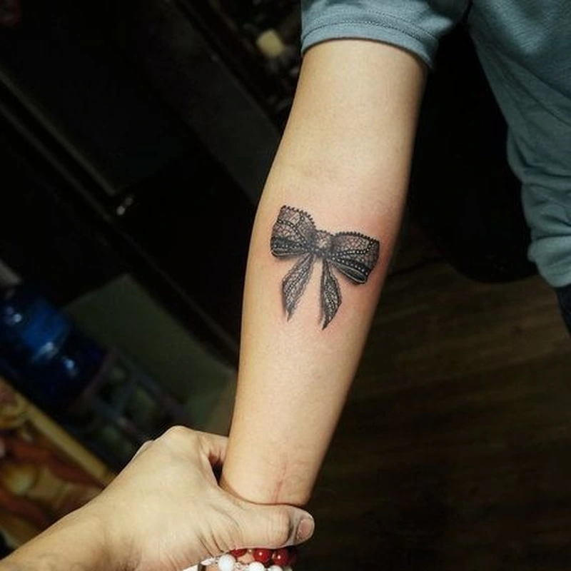 Xăm hình nơ mini với thiết kế tattoo nữ nhẹ nhàng