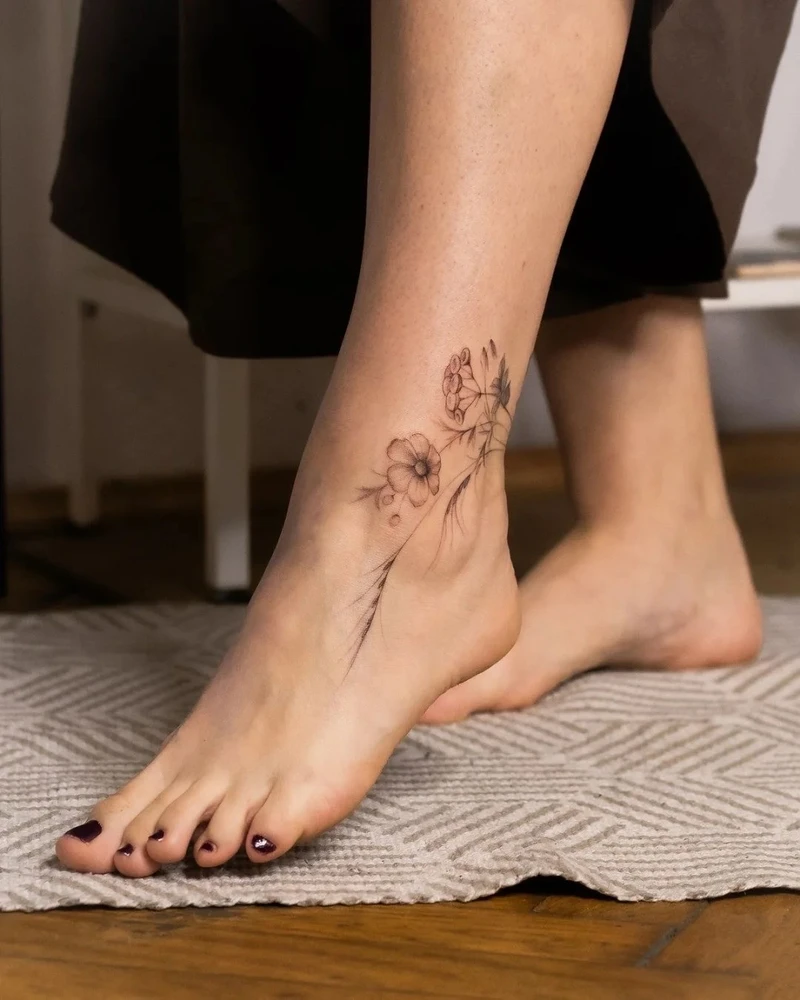 hình xăm cổ chân nghệ thuật độc đáo