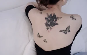 hình xăm lưng nữ thumbnail