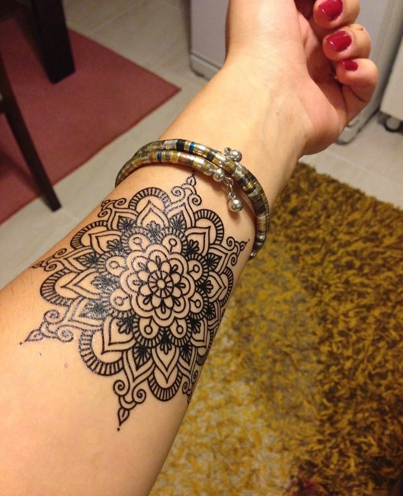 hình xăm mandala dạng vòng tay độc đáo