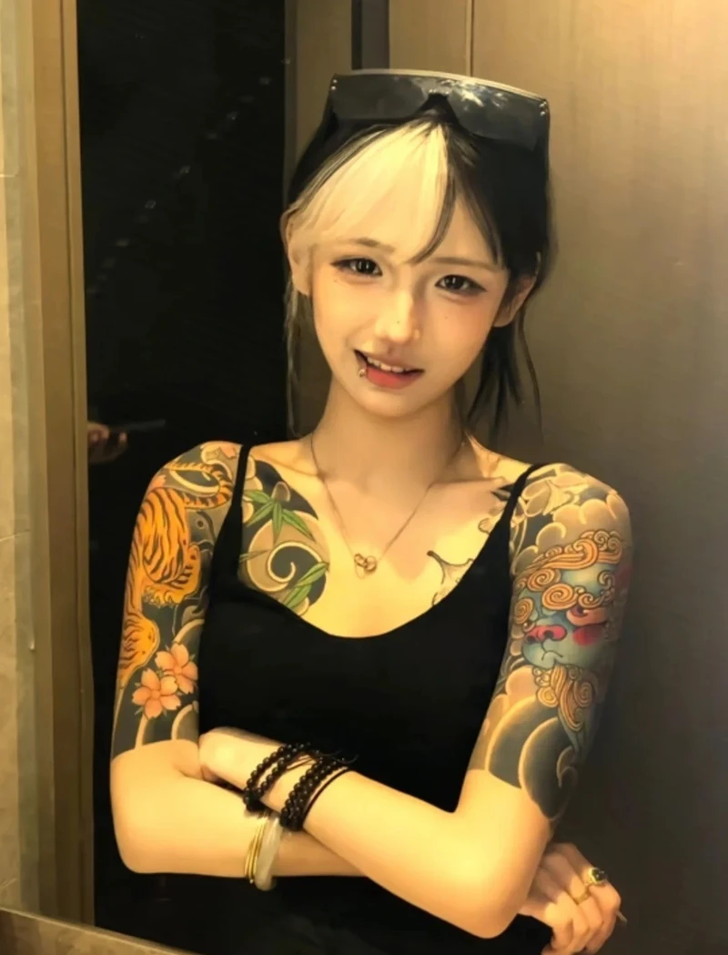 hình xăm ở bắp tay nữ độc lạ cá tính