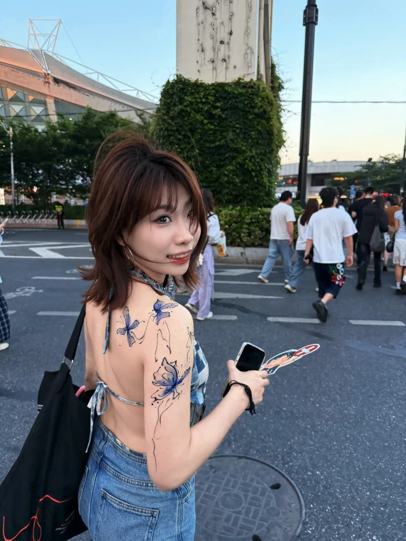 hình xăm quyến rũ cho nữ ở tay cho cô nàng hiện đại