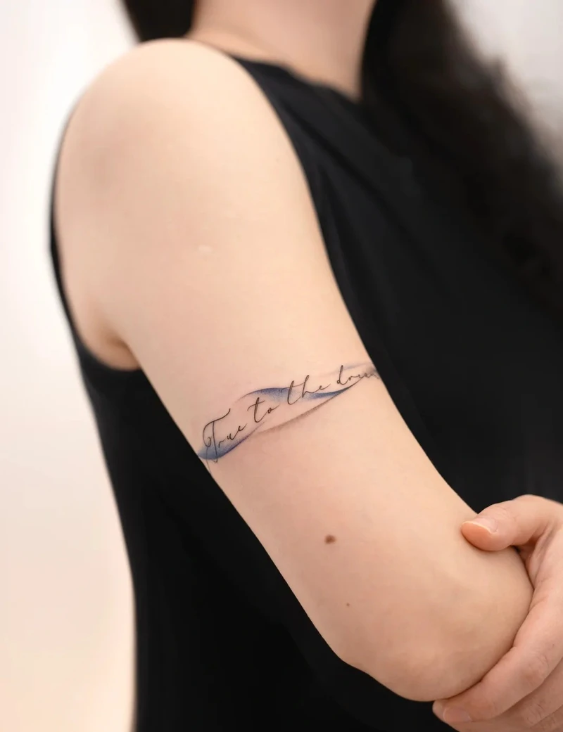 hình xăm quyến rũ cho nữ ở tay mang vẻ bí ẩn