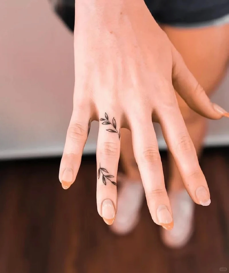 hình xăm tay cho nữ với họa tiết nghệ thuật độc đáo
