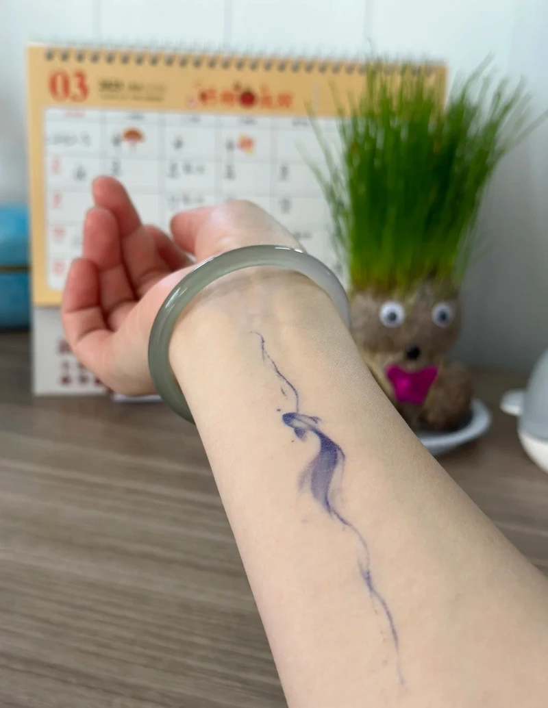 mẫu hình xăm cổ tay nữ cá tính