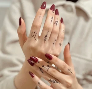 nữ hình xăm tay đẹp với thiết kế mới lạ