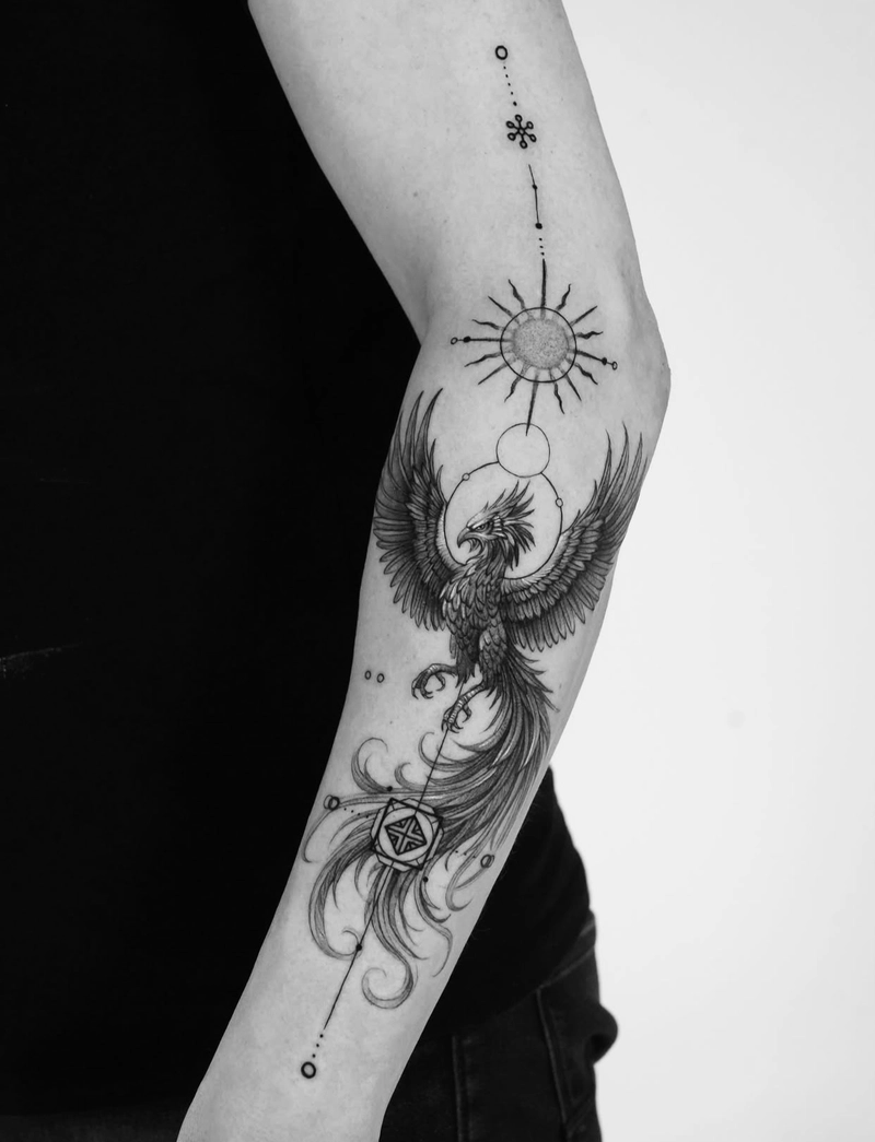phượng hoàng đen trắng tattoo mang vẻ đẹp mạnh mẽ cuốn hút