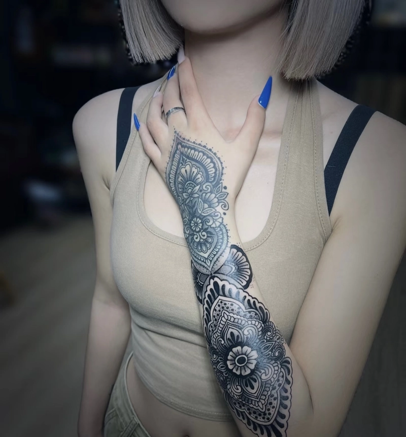 tattoo mandala tinh xảo kín nửa tay