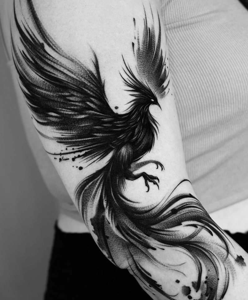 tattoo phượng hoàng đen trắng với vẻ đẹp huyền thoại cuốn hút
