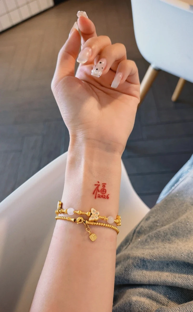 xinh hình xăm cổ tay nữ cá tính