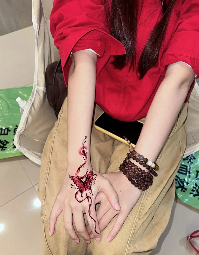 xu hướng hình xăm tay cho nữ nổi bật hiện nay