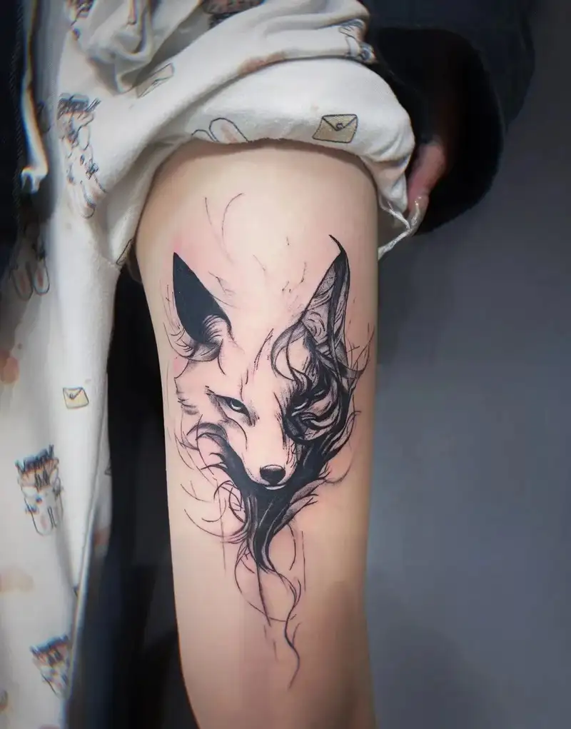 đầu sói hoa văn hình xăm kín lưng