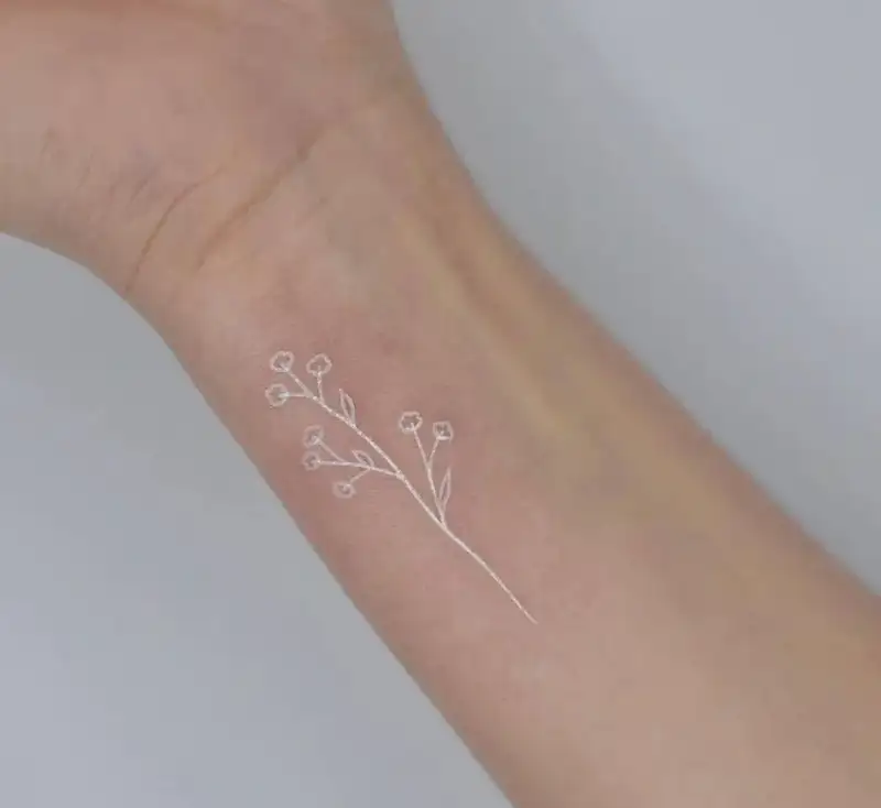 hình xăm cổ tay nữ ý nghĩa tinh tế