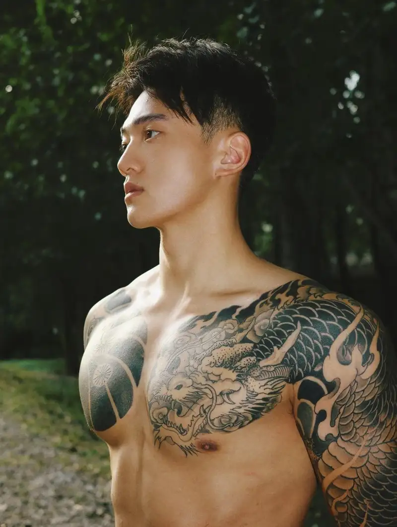 hình xăm con rồng lớn trải dài toàn lưng
