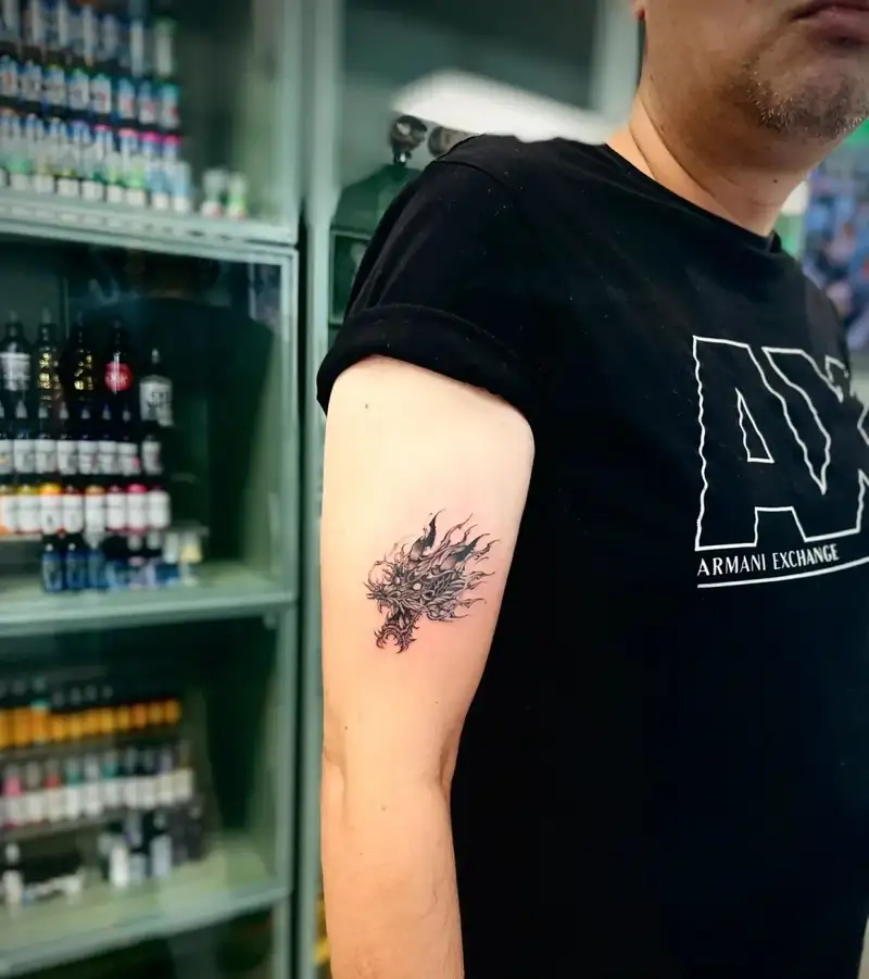 hình xăm mặt rồng phủ vai ấn tượng mạnh