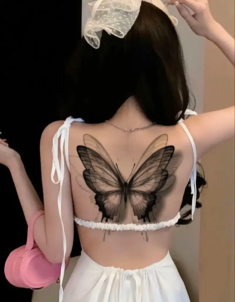 hình xăm nữa lưng đầy cá tính