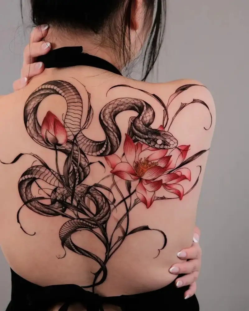hình xăm nữa lưng đẹp ấn tượng