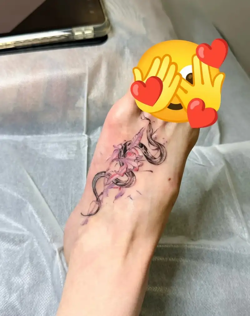 hình xăm rắn mini độc đáo ấn tượng