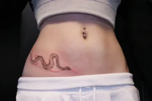 mẫu tattoo hình xăm rắn mini