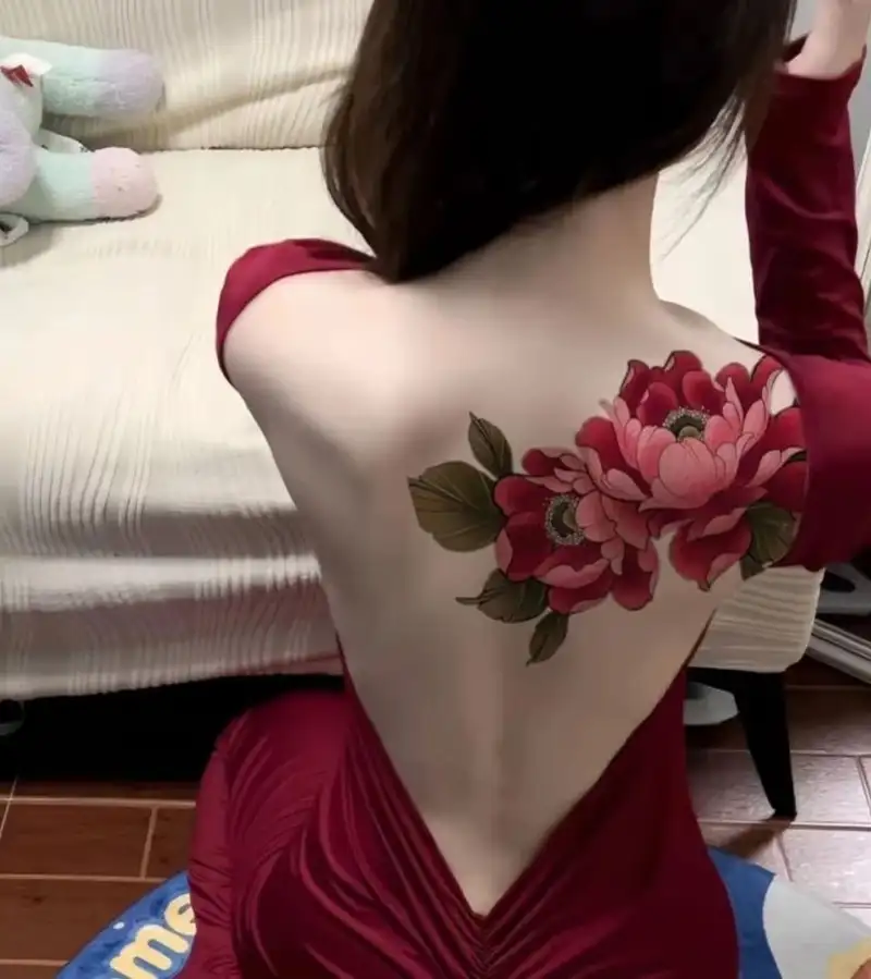 nghệ thuật hình xăm nữa lưng hiện đại