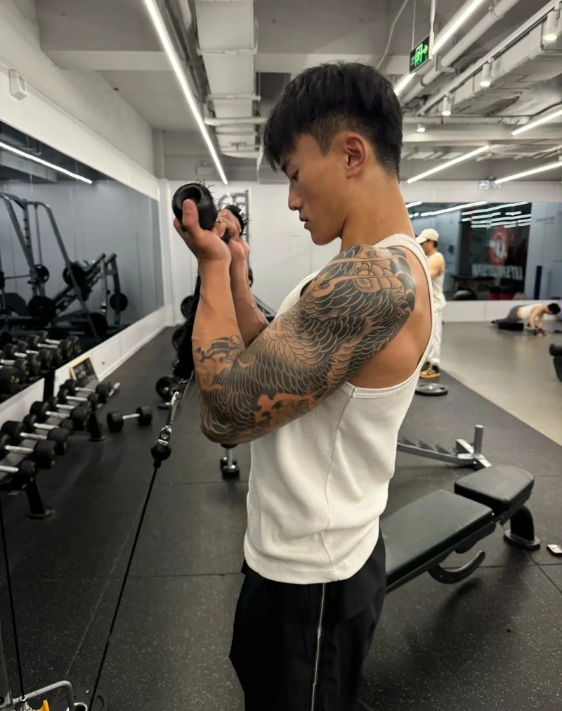 thiết kế hình xăm vảy rồng nghệ thuật đầy ấn tượng